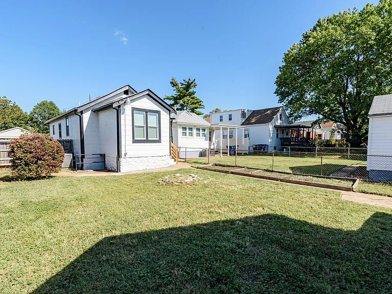 6026 Scanlan Ave — Photo 28