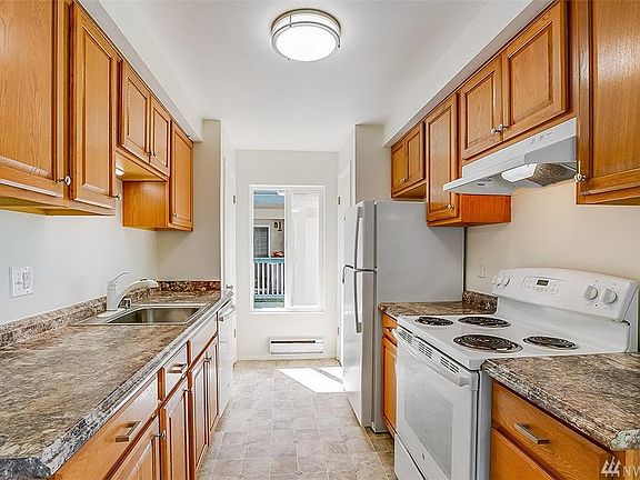 4th image of 5630 200th St SW APT B212