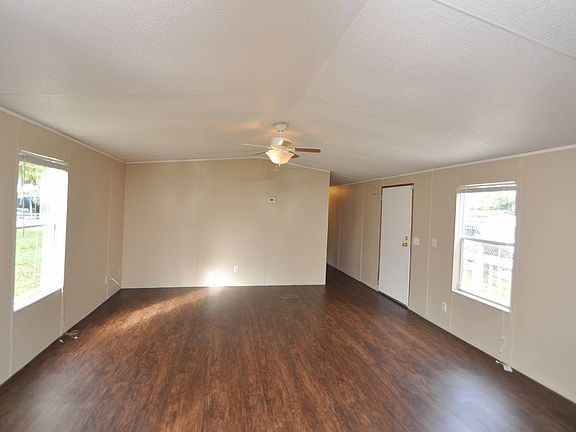 3rd image of 404 Ash St