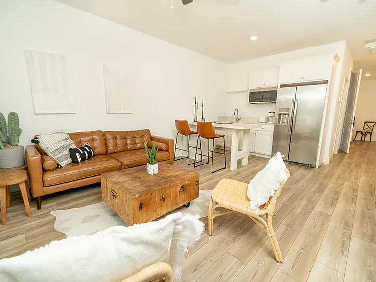 120 W Tyler Ave — Photo 1