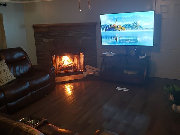 4th image of 512 S Trellis Ct