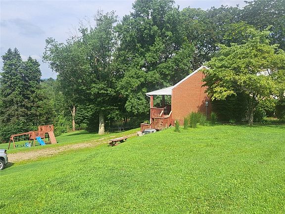 3rd image of 147 Taylor Run Rd