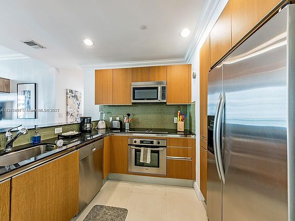 3rd image of 1060 Brickell Ave #14