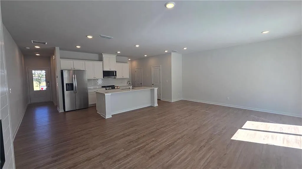 3 bed, 2.5 bath, 1855 sqft, $2,250 — Photo 3