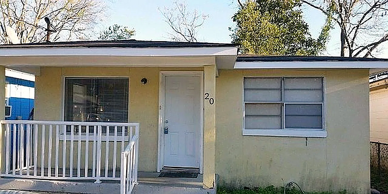 5 bed, 1380 sqft, $2,000 — Photo 1