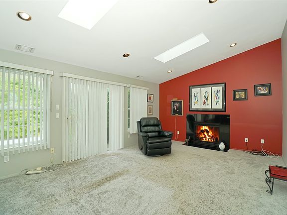 5th image of 243 Erik Dr #243