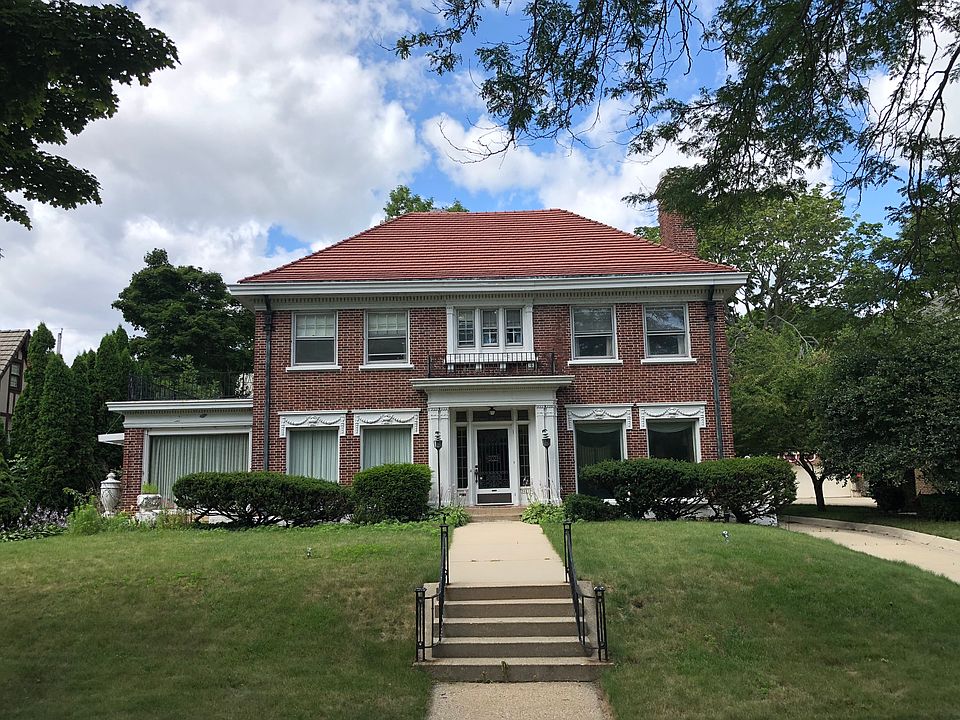 1st image of 3021 N Lake Dr