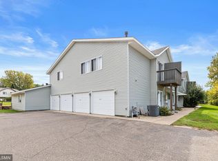 1612 Helena Rd N, Oakdale, MN 55128