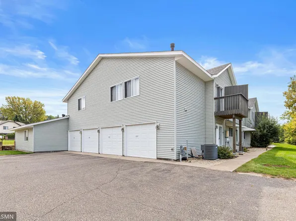 1612 Helena Rd N, Oakdale, MN 55128