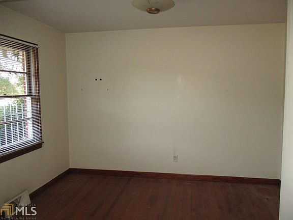 3rd image of 1116 Park Cir NW