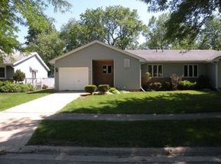 1923 Portage Way, Elgin, IL 60123