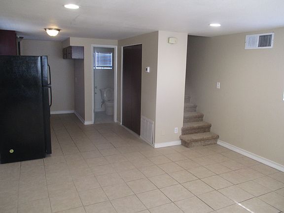 2nd image of 61 S Olive APT B