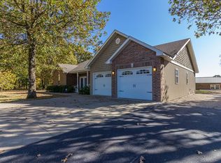 27455 Harrill Ln, Lebanon, MO 65536