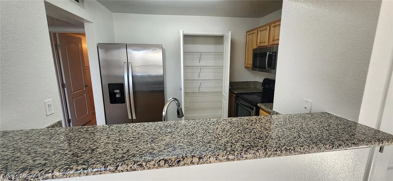 2 bed, 2.0 bath, 893 sqft, $1,450 — Photo 3