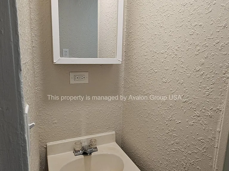 9831 Ridge Blvd — Photo 14