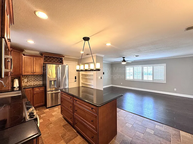 3465 Balsam Dr — Photo 7