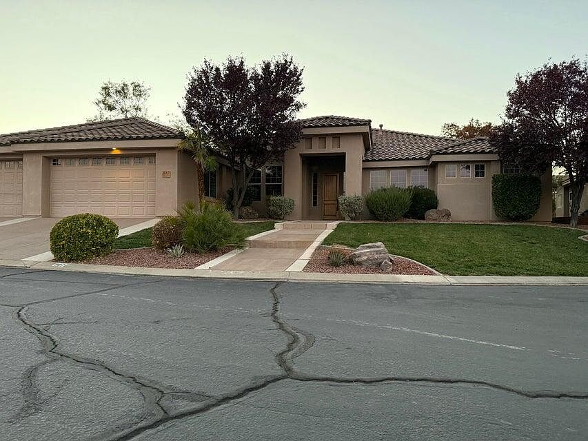 1st image of 887 W Links Dr