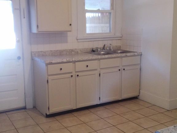 3rd image of 10 E Woodland Ave