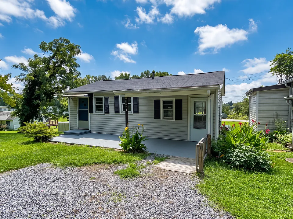 134B Ideal Dr SE
