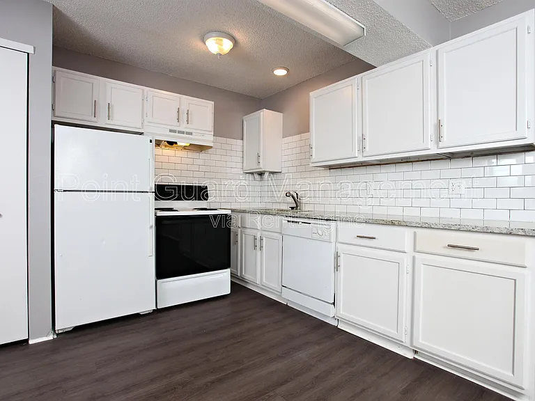 1717 N Vassar Ave — Photo 32