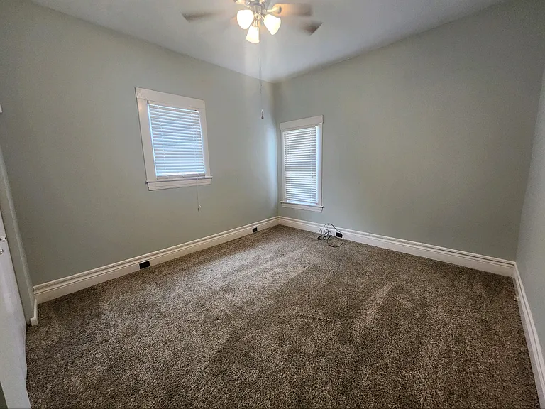 404 E Brandeis Ave — Photo 2