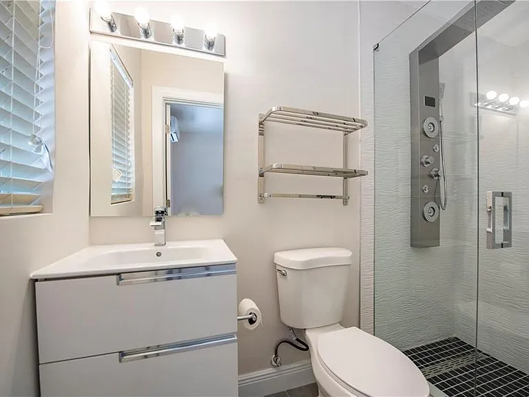 628 NE 8th Ave #4 — Photo 10