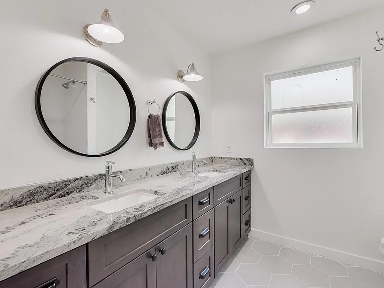 10047 Briarwild Ln — Photo 32