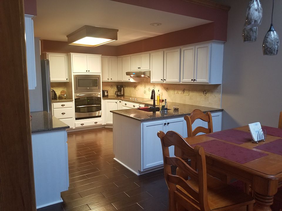 All new kitchen w/granite