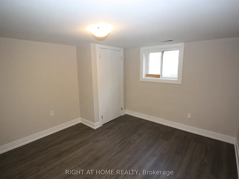31 Northampton Dr #LOWER — Photo 5