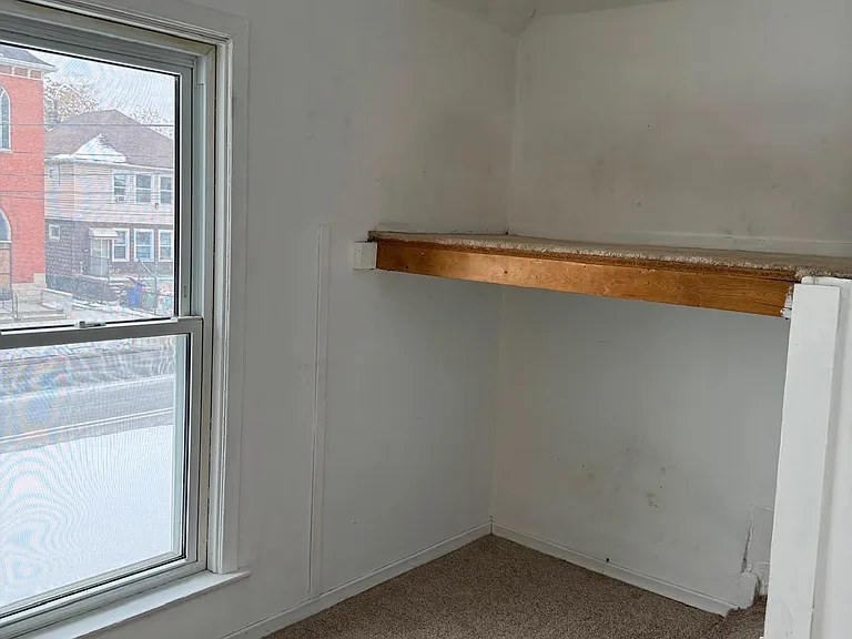 3345 Sandwich St — Photo 9