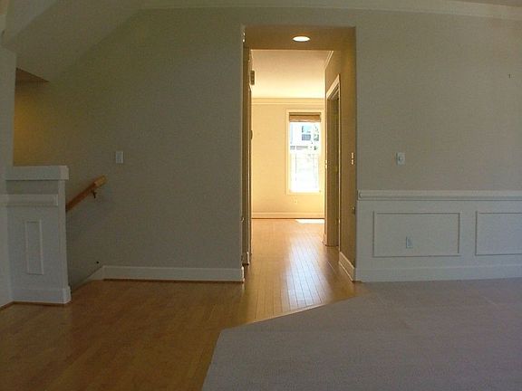 4th image of 1519 NE Iris St