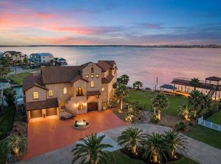 506 Sunset Cir, Tiki Island, TX 77554