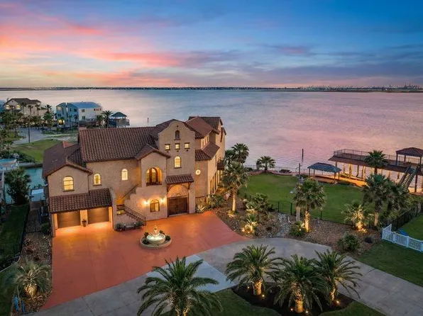 506 Sunset Cir, Tiki Island, TX 77554