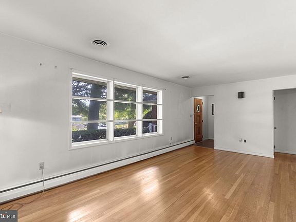 4th image of 724 William Ave