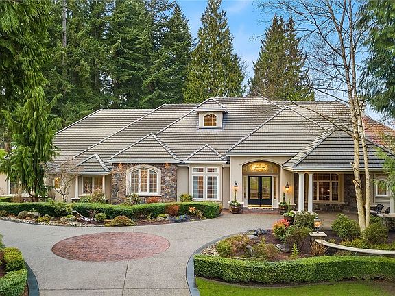 3rd image of 15618 Fairway Fountains Ct SE