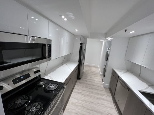 3200 Collins Ave APT 56