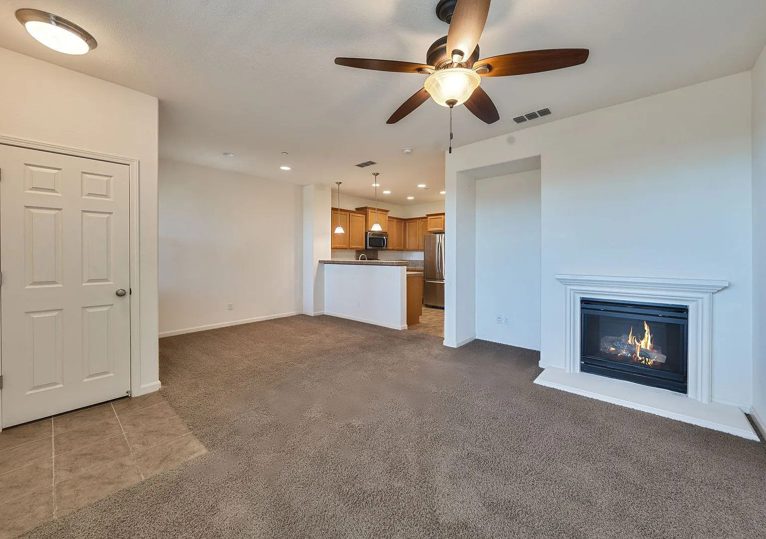 Spacious 2-Bedroom Folsom Townhome with Loft & 2-Car Garage! — Photo 2