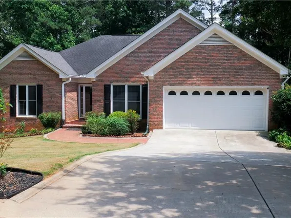 1105 Secret Cove Dr, Sugar Hill, GA 30518