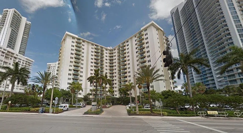 2 bed, 1212 sqft, $3,300 — Photo 2