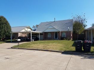 904 Kings Ct, Moore, OK 73160