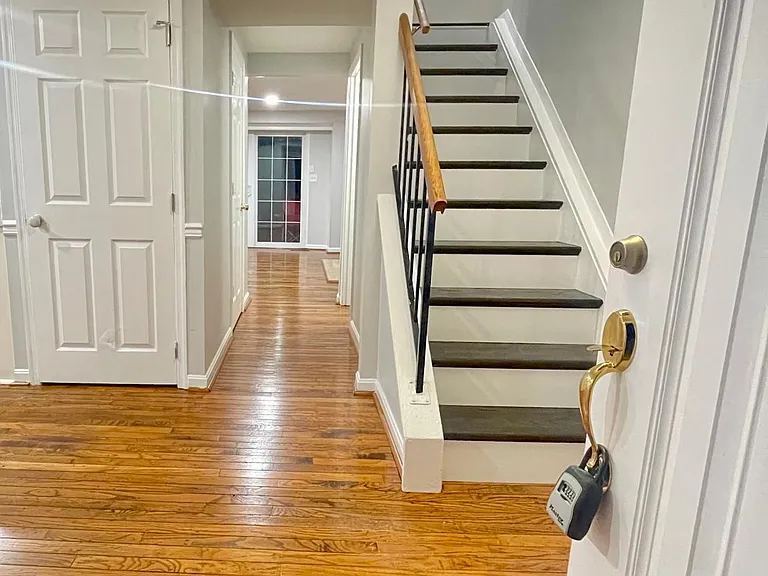 5455 Hildebrand Ct — Photo 2
