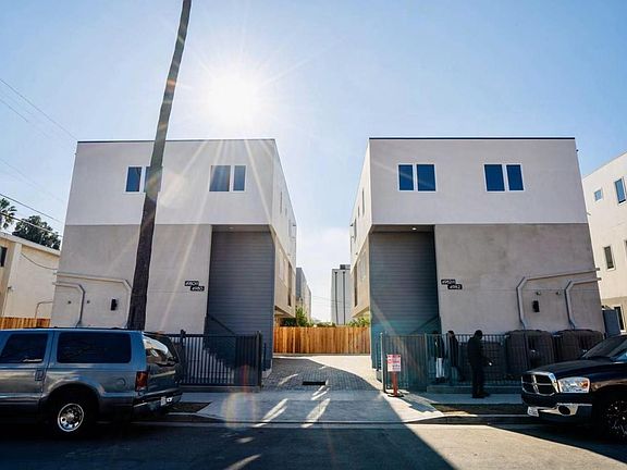 2nd image of 4984 Romaine St #4984