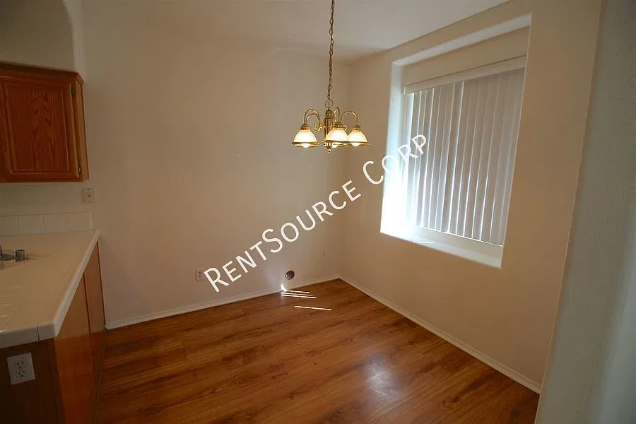 3 Bedroom Townhome For Rent in Canyon Park Carriage! — Photo 3