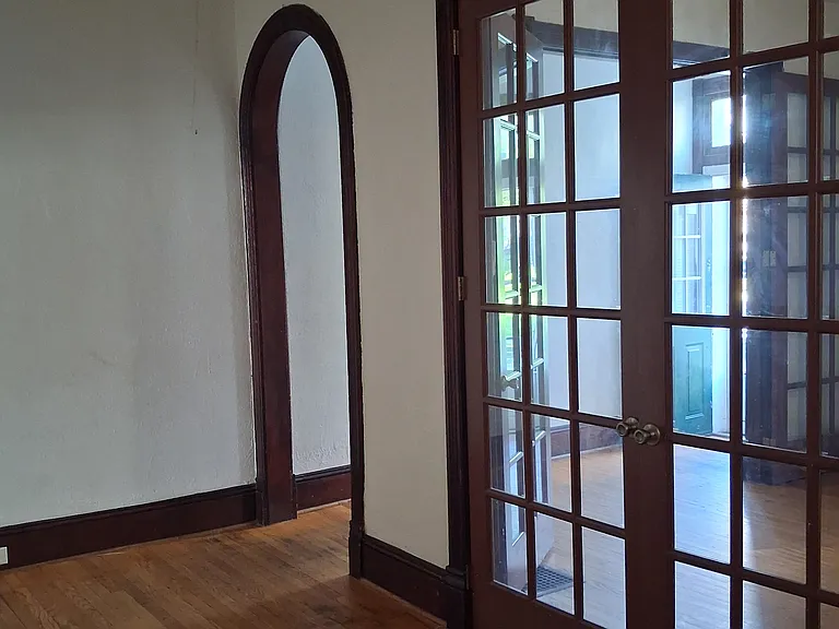 210 N Locust St — Photo 8