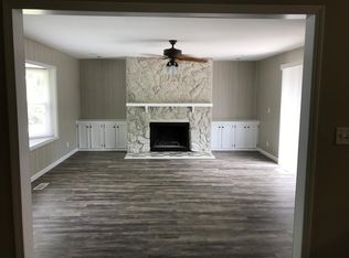 804 Riverside Dr, Mahomet, IL 61853