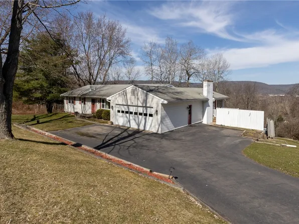 2434 Morrcrest Dr, Corning, NY 14830