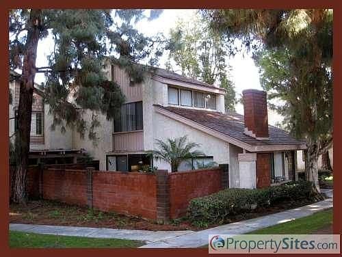 2nd image of 1617 Sherwood Village Cir