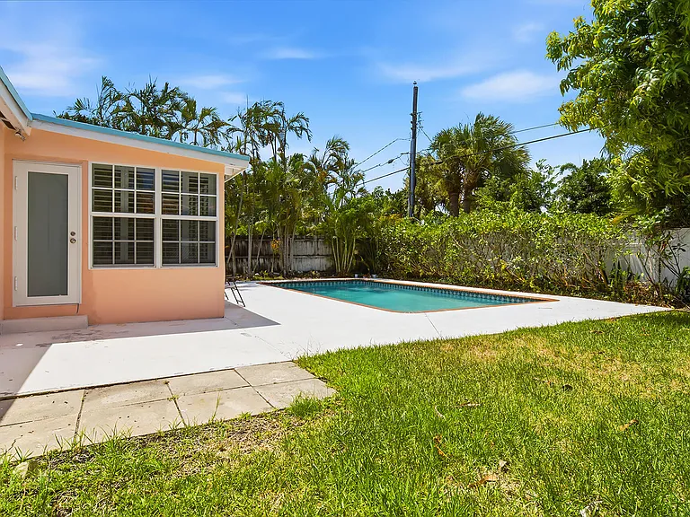 205 Rutland Blvd — Photo 15