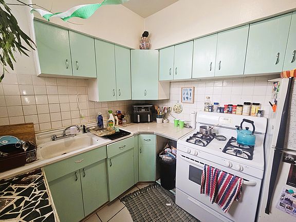 3rd image of 4800 N Hermitage Ave #2A-20