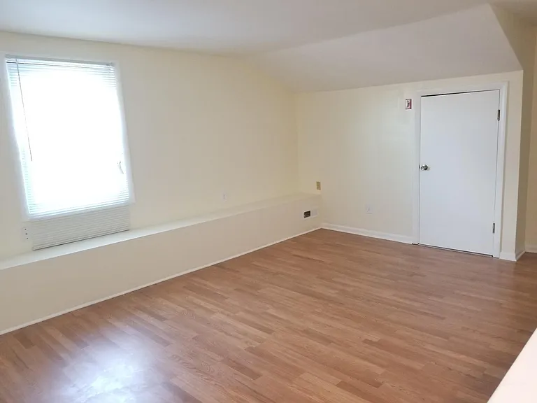 736 Savin Ave #2R — Photo 5